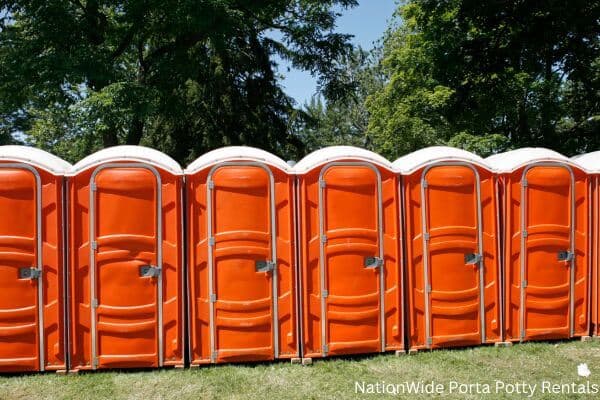 a lineup of clean and well-maintained portable loos for workers in Camden Wyoming, DE